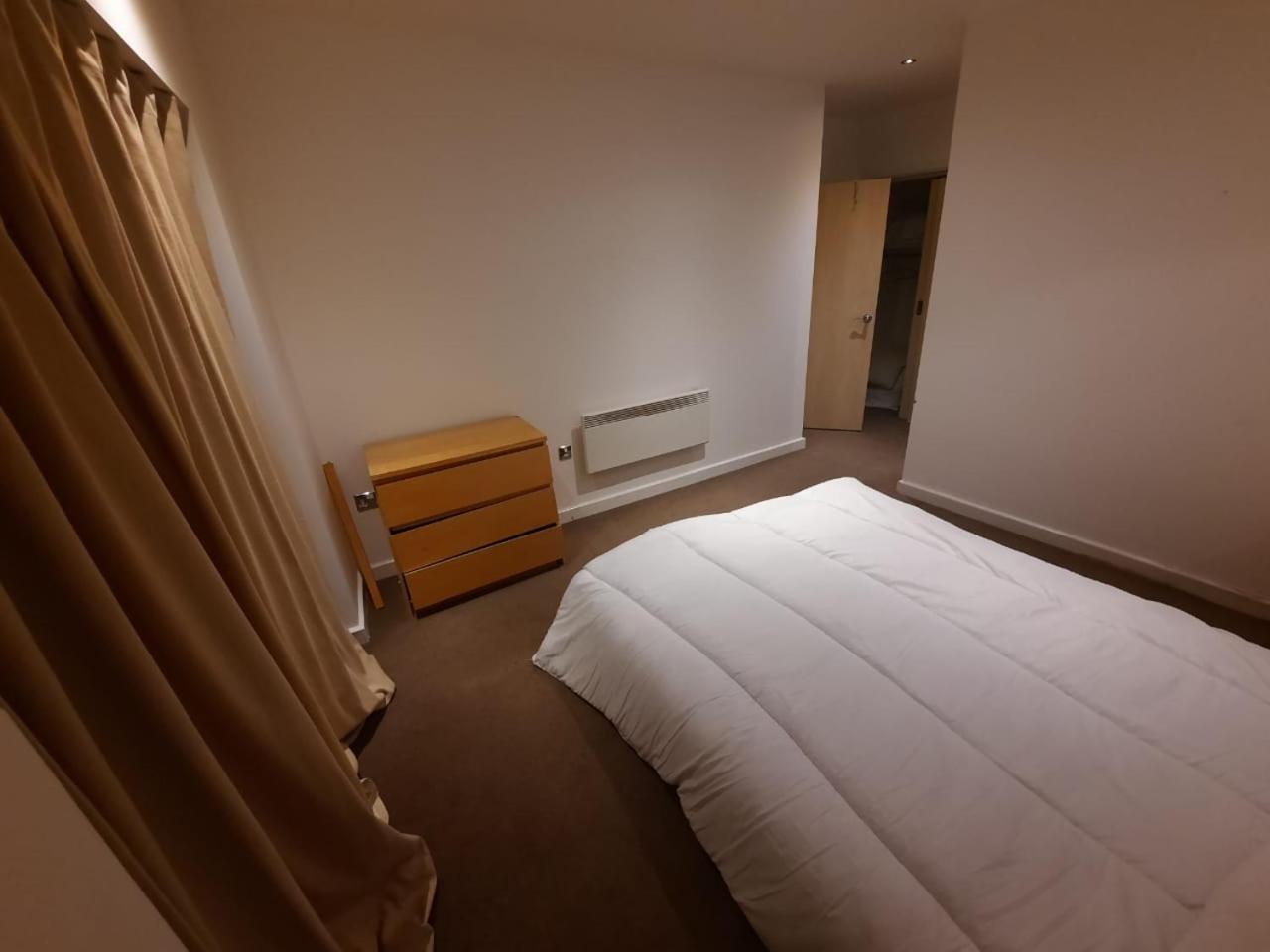 Room In Cardiff City Center - Swiftstay Zewnętrze zdjęcie