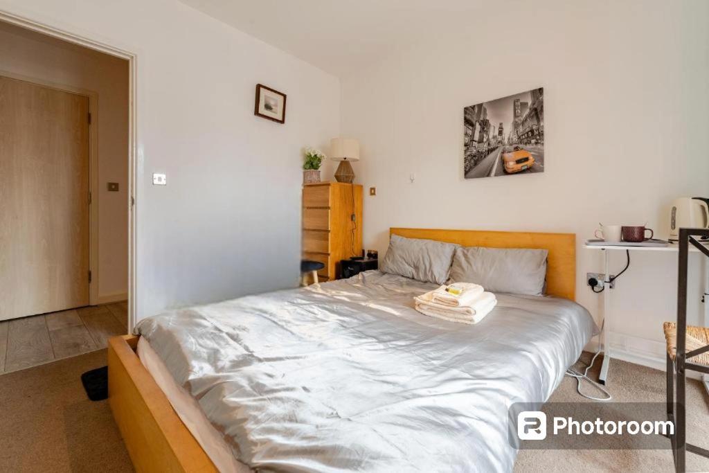 Room In Cardiff City Center - Swiftstay Zewnętrze zdjęcie